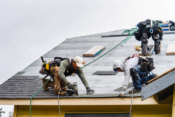 Professional Gutter Installation technician working in Lakewood, SC